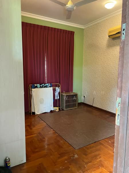 Bungalow for Sale in Seksyen 1 Bandar Baru Bangi (Bandar Baru Bangi) - Gudrotullah Ikhwan - Bedroom - PropertyGuru.com.my
