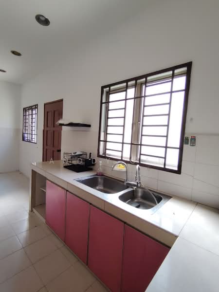 Rumah Teres 2 Tingkat untuk Disewa di Kemuning Utama (Shah Alam) - Anddy Gan - Kitchen - PropertyGuru.com.my