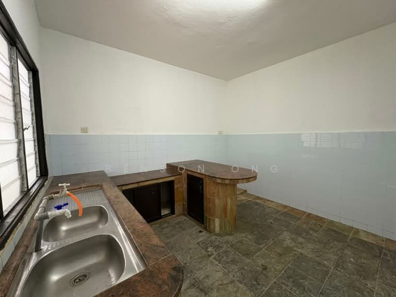 Semi-Detached House for Sale in Taman Bukit Kempas (Tampoi) - Benson Ong - Kitchen - PropertyGuru.com.my