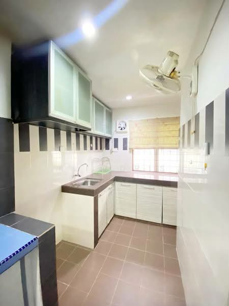 Rumah Teres 2 Tingkat untuk Dijual di Seksyen 4 (Bangi) - Ali Idris - Kitchen - PropertyGuru.com.my