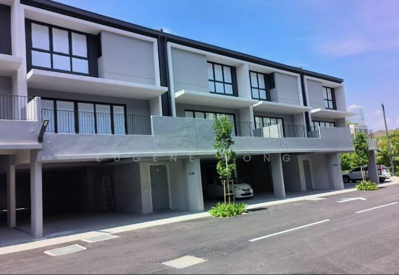 Rumah Teres 2.5 Tingkat untuk Dijual di Taman Bukit Serdang (Seri Kembangan) - Eugene Wong - Exterior - PropertyGuru.com.my