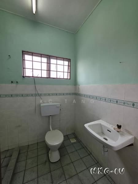 Rumah Teres 2 Tingkat untuk Disewa di Taman Sentosa (Klang) - KC Tang - Bathroom - PropertyGuru.com.my
