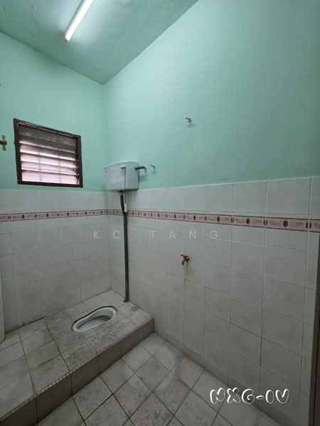 Rumah Teres 2 Tingkat untuk Disewa di Taman Sentosa (Klang) - KC Tang - Bathroom - PropertyGuru.com.my