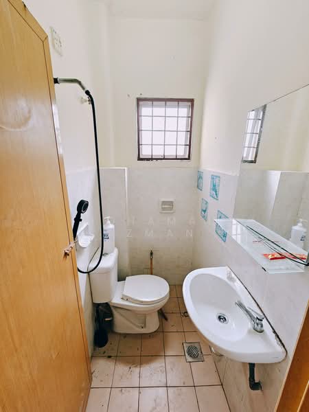 2-storey Terraced House for Rent in Batu Caves (Selangor) - Mohamad Azman - Bathroom - PropertyGuru.com.my