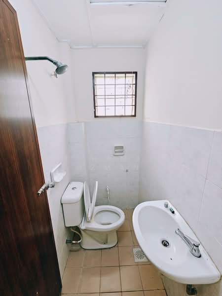2-storey Terraced House for Rent in Batu Caves (Selangor) - Mohamad Azman - Bathroom - PropertyGuru.com.my