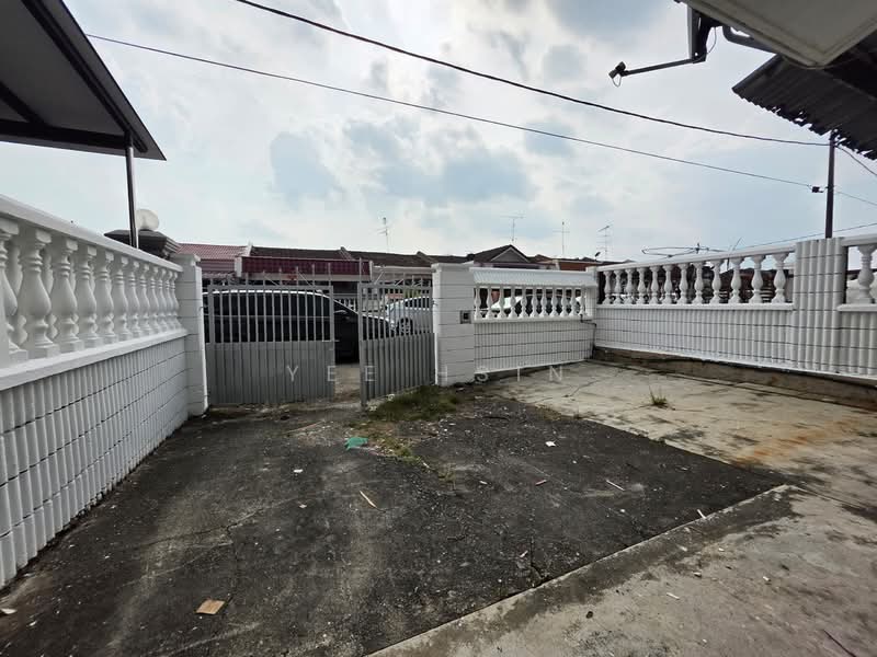 1-storey Terraced House for Rent in Taman Johor Jaya (Johor Bahru) - Yee Hsin - Exterior - PropertyGuru.com.my