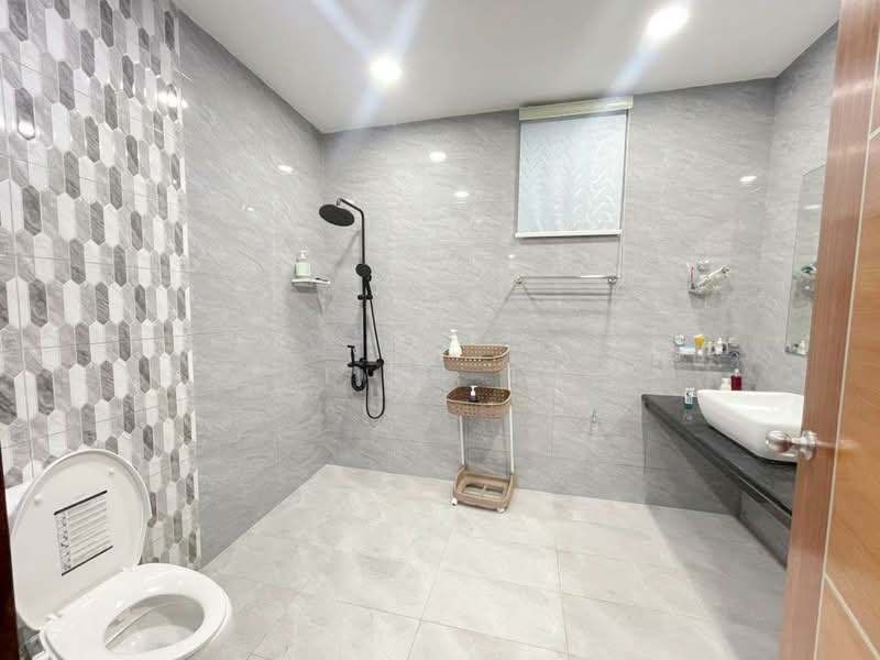 Rumah Teres 1 Tingkat untuk Dijual di Taman Bukit Maluri (Kepong) - Kiing TW - Bathroom - PropertyGuru.com.my