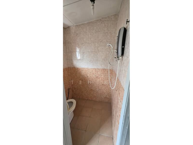 Rumah Teres 2 Tingkat untuk Disewa di Shah Alam (Selangor) - Teh KS - Bathroom - PropertyGuru.com.my