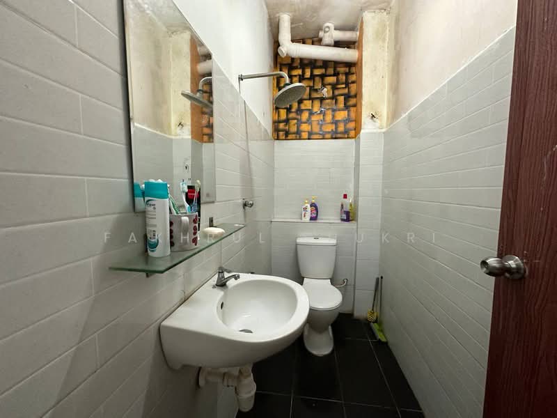 Rumah Teres 2 Tingkat untuk Dijual di Sungai Buloh (Selangor) - Fakhrul Shukri - Bathroom - PropertyGuru.com.my