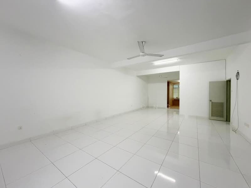 Rumah Teres 2 Tingkat untuk Dijual di Taman Bestari Indah (Ulu Tiram) - Bess Wong - Living Room - PropertyGuru.com.my