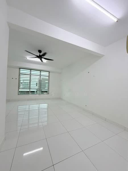 Rumah Teres 2 Tingkat untuk Dijual di Taman Bestari Indah (Ulu Tiram) - Bess Wong - Living Room - PropertyGuru.com.my
