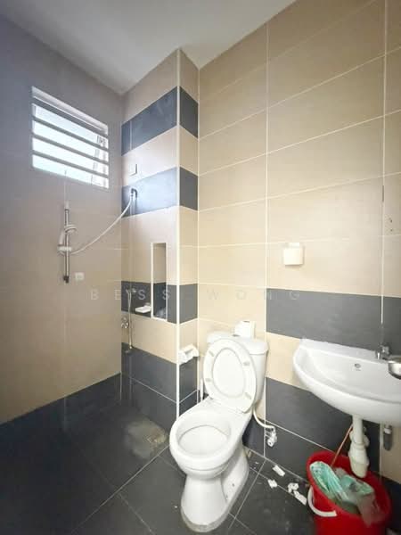 Rumah Teres 2 Tingkat untuk Dijual di Taman Bestari Indah (Ulu Tiram) - Bess Wong - Bathroom - PropertyGuru.com.my