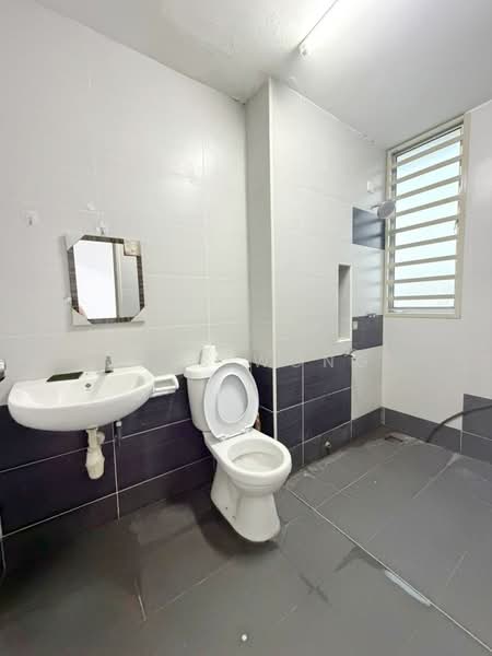 Rumah Teres 2 Tingkat untuk Disewa di Taman Bestari Indah (Ulu Tiram) - Bess Wong - Bathroom - PropertyGuru.com.my