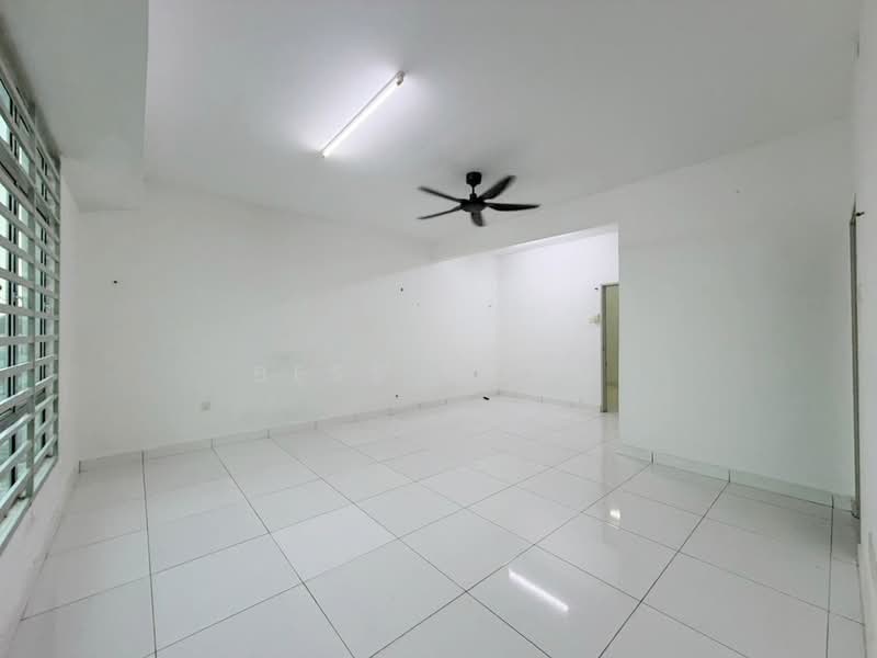 Rumah Teres 2 Tingkat untuk Disewa di Taman Bestari Indah (Ulu Tiram) - Bess Wong - Living Room - PropertyGuru.com.my