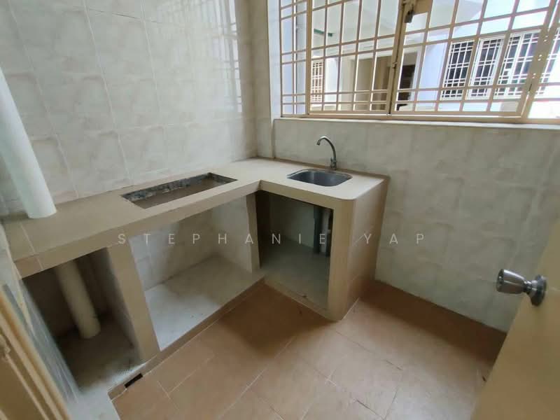 Apartment for Rent at Bayu Puteri 2 - Stephanie Yap - Kitchen - PropertyGuru.com.my