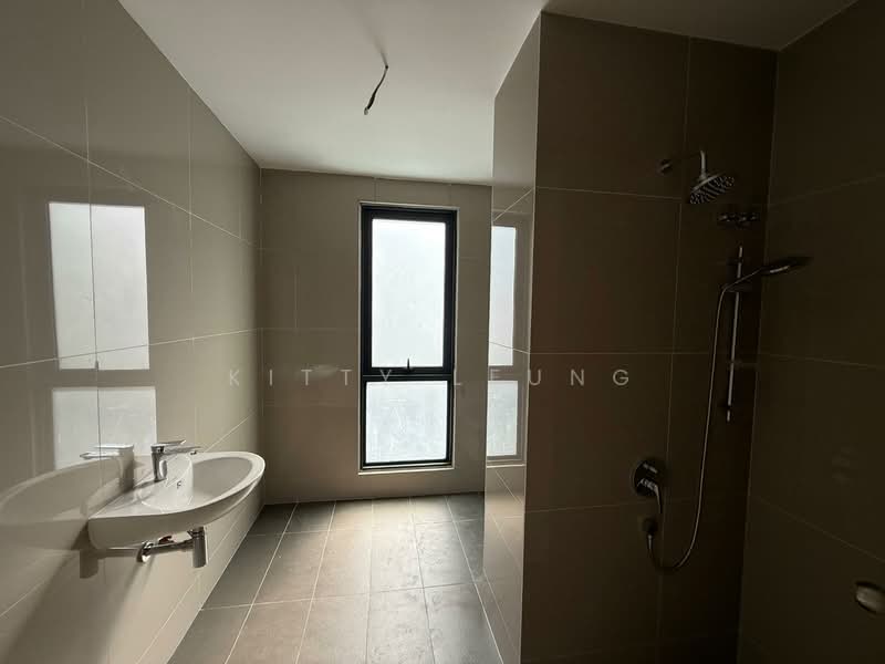 3.5-storey Terraced House for Sale in Damansara Perdana (Selangor) - Kitty Leung - Bathroom - PropertyGuru.com.my