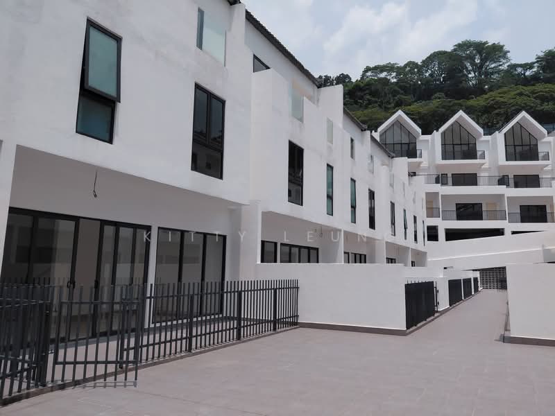 3.5-storey Terraced House for Sale in Damansara Perdana (Selangor) - Kitty Leung - Exterior - PropertyGuru.com.my