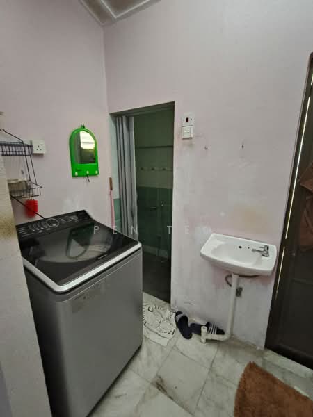 1-storey Terraced House for Rent in Taman Sungai Ara (Sungai Ara) - Pen Teo - Yard - PropertyGuru.com.my