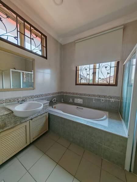 Semi-Detached House for Rent in Taman Impian Emas (Skudai) - Nicholas Low - Bathroom - PropertyGuru.com.my