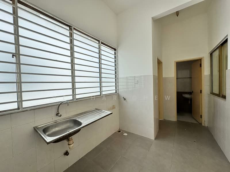 2-storey Terraced House for Sale in Setia Indah (Setia Alam) - Bee Har Chew - Kitchen - PropertyGuru.com.my