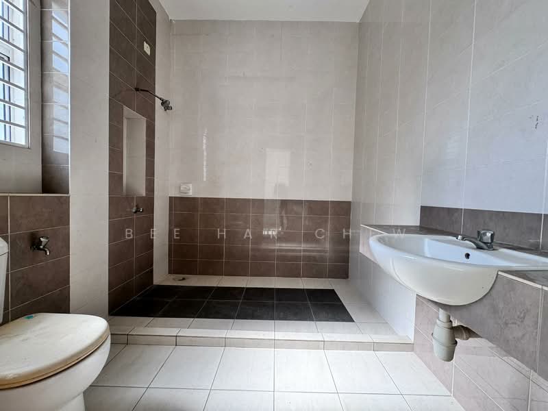 2-storey Terraced House for Sale in Setia Indah (Setia Alam) - Bee Har Chew - Bathroom - PropertyGuru.com.my
