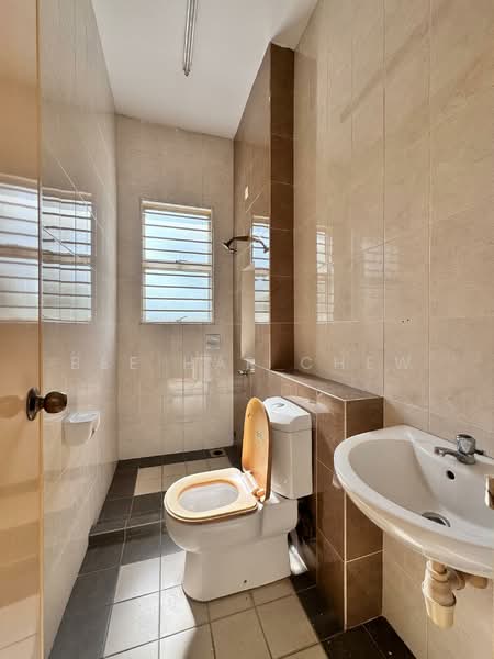 2-storey Terraced House for Sale in Setia Indah (Setia Alam) - Bee Har Chew - Bathroom - PropertyGuru.com.my
