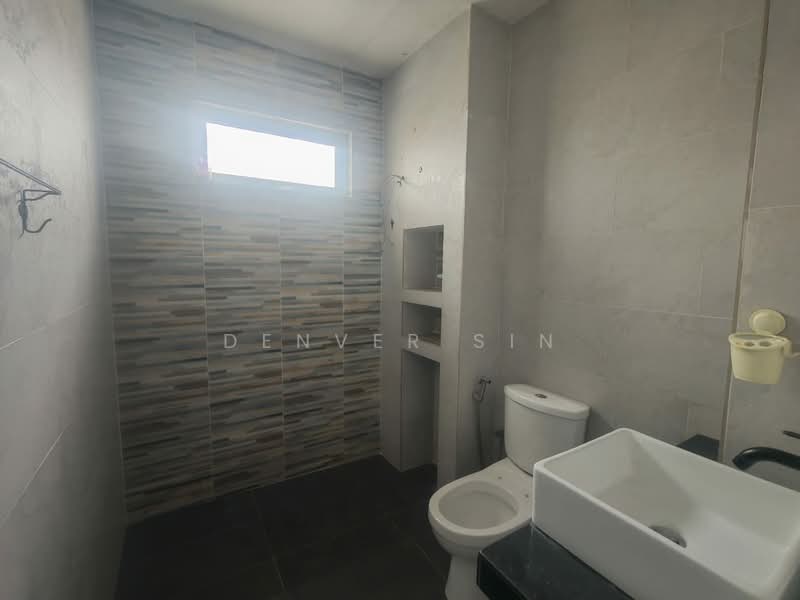 Rumah Teres untuk Dijual di Bandar Sungai Long (Selangor) - Denver Sin - Bathroom - PropertyGuru.com.my