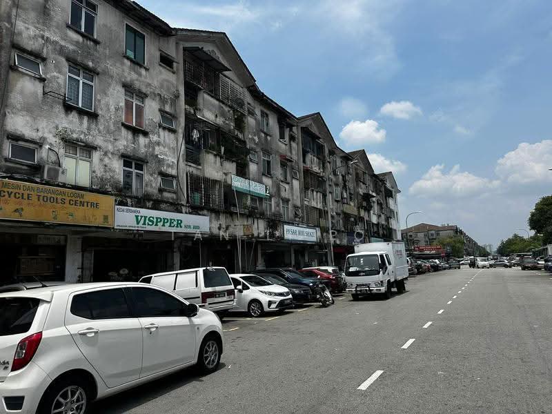 Shop for Sale in TAMAN PUCHONG UTAMA (Puchong) - Lily Tan - Exterior - PropertyGuru.com.my