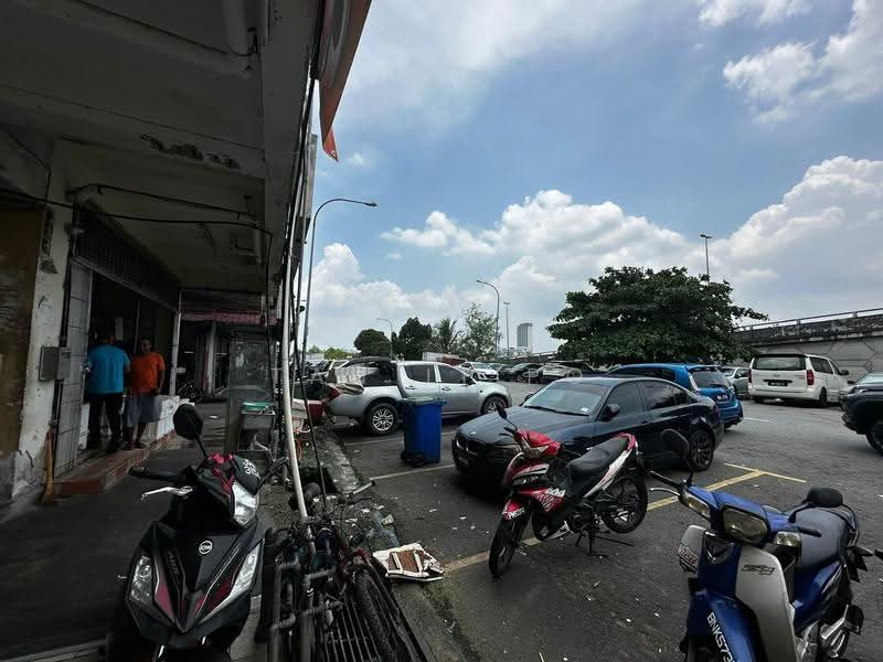Shop for Sale in TAMAN PUCHONG UTAMA (Puchong) - Lily Tan - Exterior - PropertyGuru.com.my