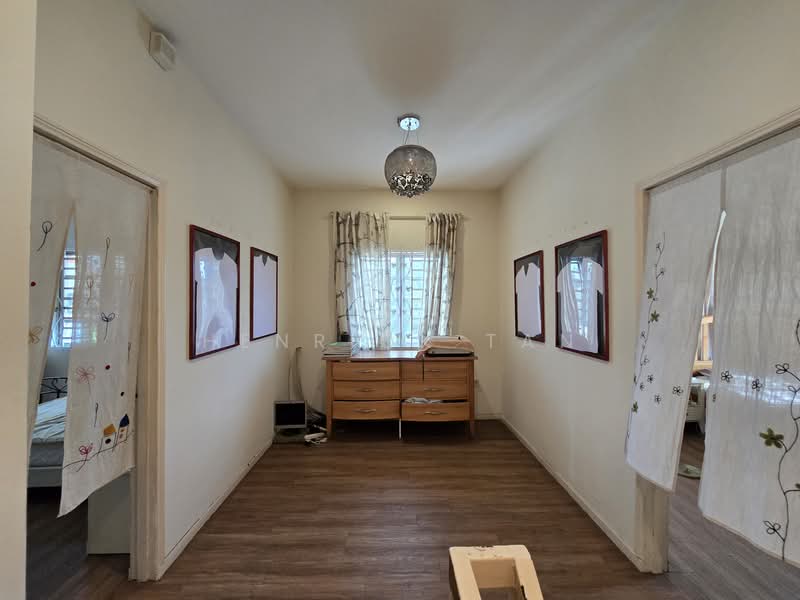 Terraced House for Sale in Seksyen 32, Kemuning Green Ville (Shah Alam) - Henrick Tan - Corridor - PropertyGuru.com.my