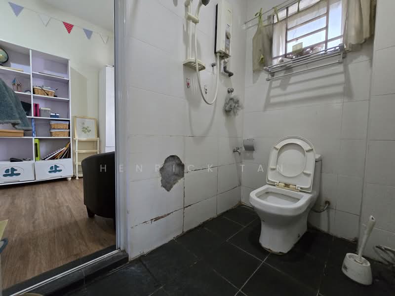 Terraced House for Sale in Seksyen 32, Kemuning Green Ville (Shah Alam) - Henrick Tan - Bathroom - PropertyGuru.com.my