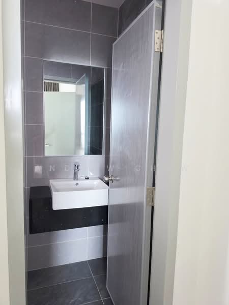 Kondominium untuk Disewa di Lucerne Residences - Andrew Chow - Bathroom - PropertyGuru.com.my