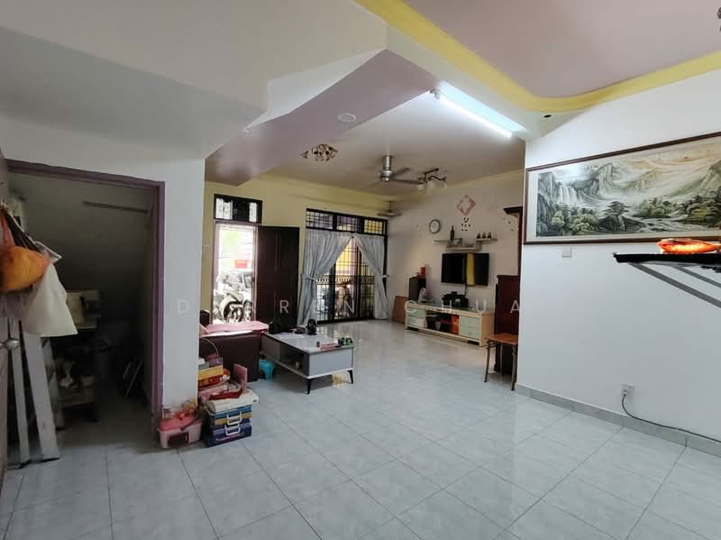 Rumah Teres 2 Tingkat untuk Dijual di Taman Desa Tebrau (Tebrau) - Darren Chua - Living Room - PropertyGuru.com.my
