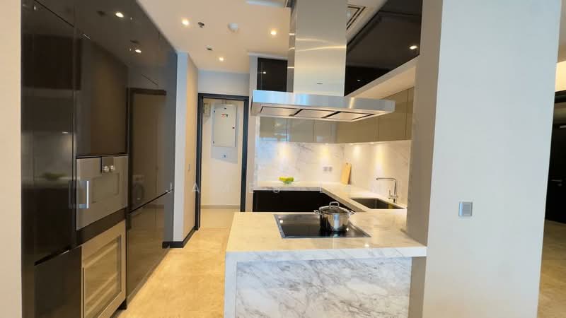 Servis Apartment untuk Dijual di The Ritz-Carlton Residences - James Lam - Kitchen - PropertyGuru.com.my