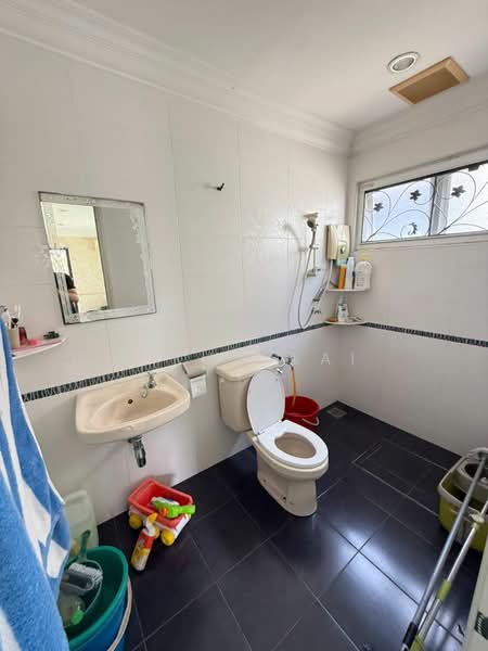 Rumah Teres untuk Dijual di Shah Alam (Selangor) - Nicky Lai - Bathroom - PropertyGuru.com.my