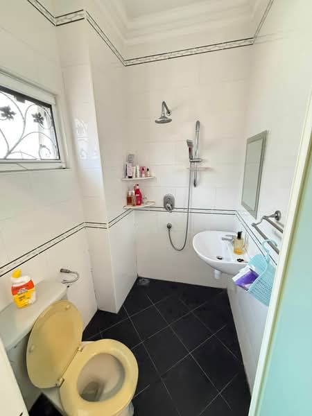 Rumah Teres untuk Dijual di Shah Alam (Selangor) - Nicky Lai - Bathroom - PropertyGuru.com.my
