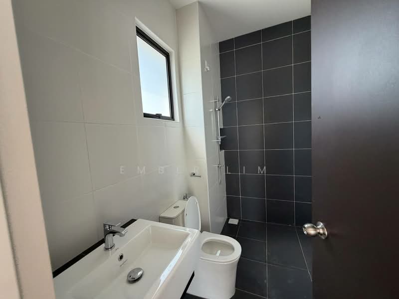 Cluster House for Sale in Iskandar Puteri (Nusajaya) (Johor) - Ember Lim - Bathroom - PropertyGuru.com.my