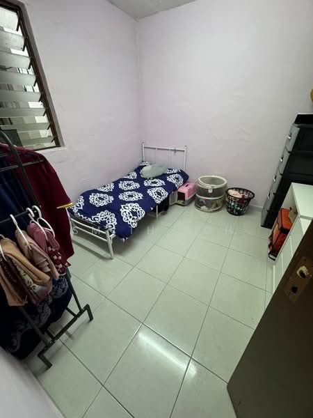 Flat for Sale at Flat Taman Ungku Tun Aminah - Smith Goh - Bedroom - PropertyGuru.com.my