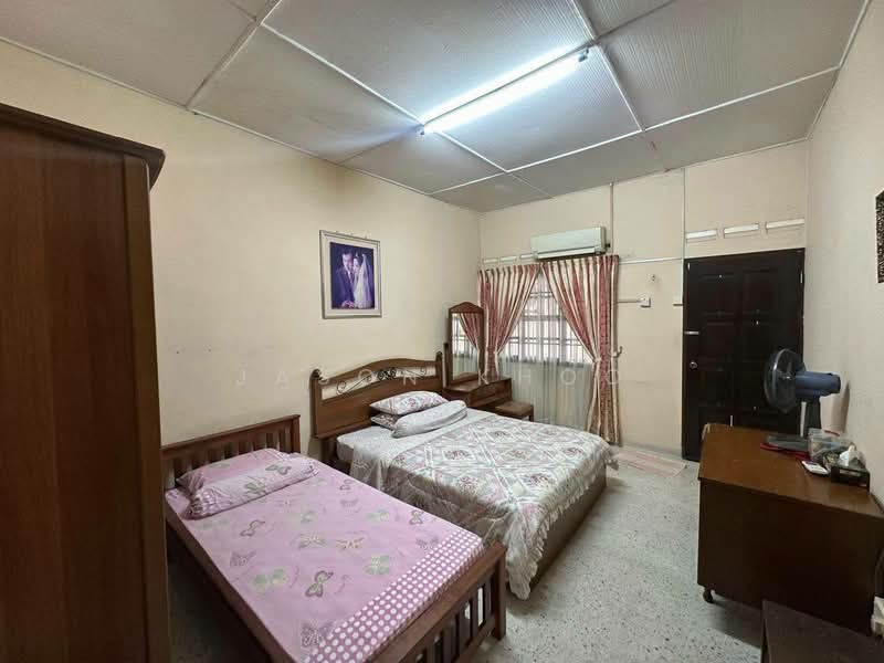 Semi-Detached House for Sale in Taman Sentosa (Johor Bahru) - Jason Khoo - Bedroom - PropertyGuru.com.my