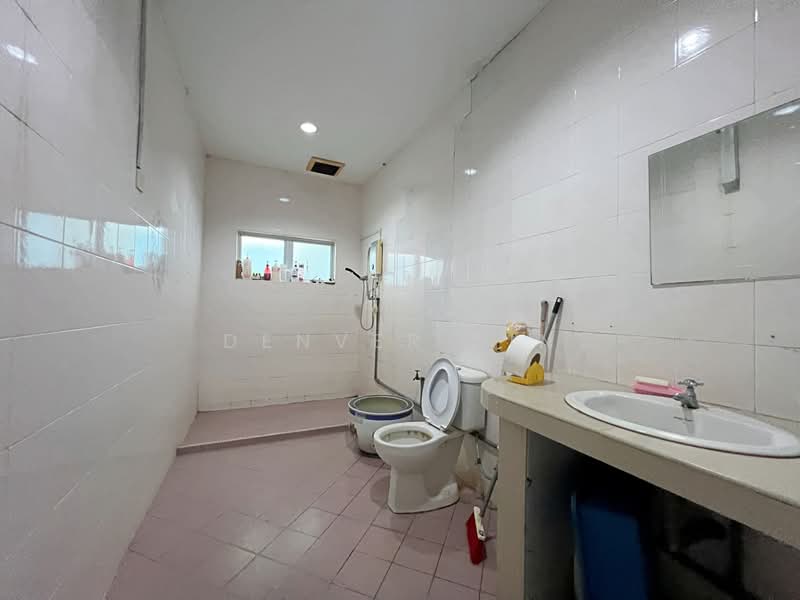 Rumah Teres 2 Tingkat untuk Dijual di Taman Megah (Cheras) - Denver Sin - Bathroom - PropertyGuru.com.my