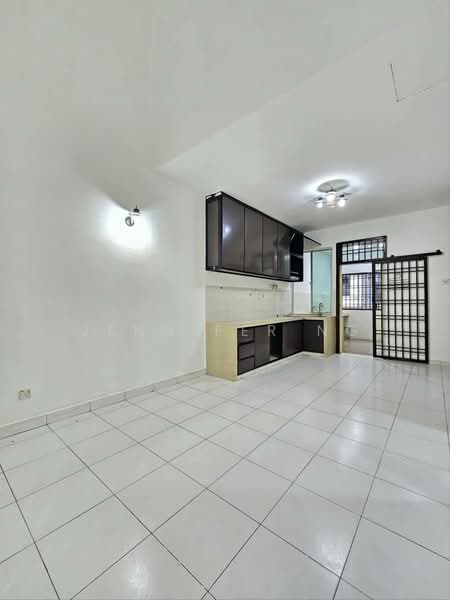 Rumah Teres 1.5 Tingkat untuk Dijual di Taman Impian Emas (Skudai) - Jennifer Ng - Kitchen - PropertyGuru.com.my