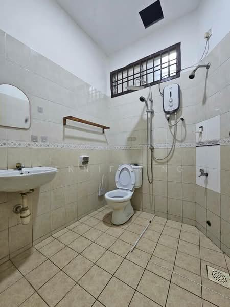 Rumah Teres 1.5 Tingkat untuk Dijual di Taman Impian Emas (Skudai) - Jennifer Ng - Bathroom - PropertyGuru.com.my