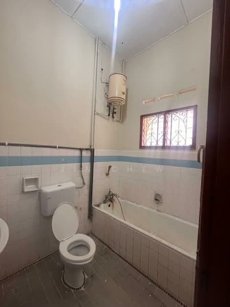 Semi-Detached House for Rent in Johor Bahru (Johor) - Jin Chew - Bathroom - PropertyGuru.com.my