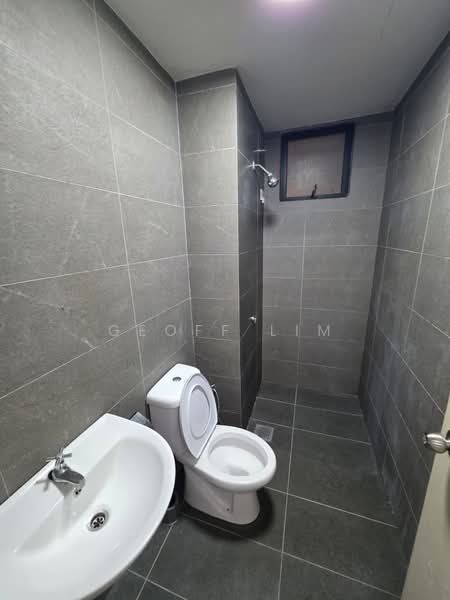 Service Residence for Sale at Majestic Maxim - Geoff Lim - Bathroom - PropertyGuru.com.my