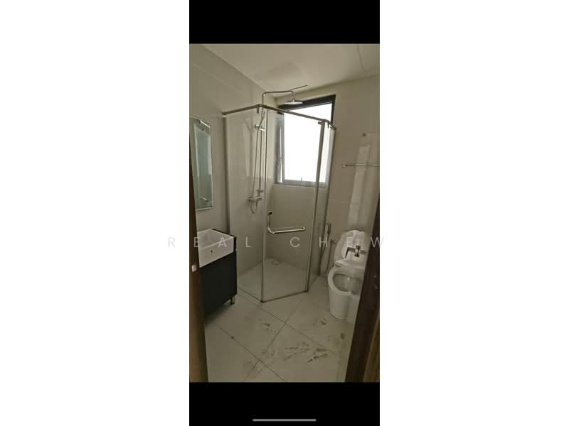 Kondominium untuk Dijual di Kings Bay @ Country Garden Danga Bay - Real Chew - Bathroom - PropertyGuru.com.my