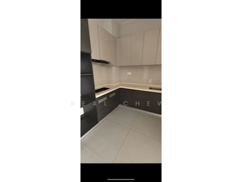 Kondominium untuk Dijual di Kings Bay @ Country Garden Danga Bay - Real Chew - Kitchen - PropertyGuru.com.my
