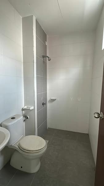 Service Residence for Sale at Jentayu Residensi @ Tampoi - Stefan Yu - Bathroom - PropertyGuru.com.my