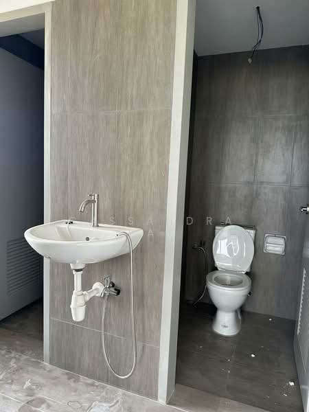 Factory for Rent in Sungai Buloh (Selangor) - Cassandra Bay - Bathroom - PropertyGuru.com.my