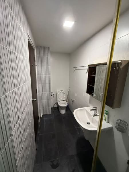 Service Residence for Sale at V@SUMMERPLACE - Janice Khoo - Bathroom - PropertyGuru.com.my