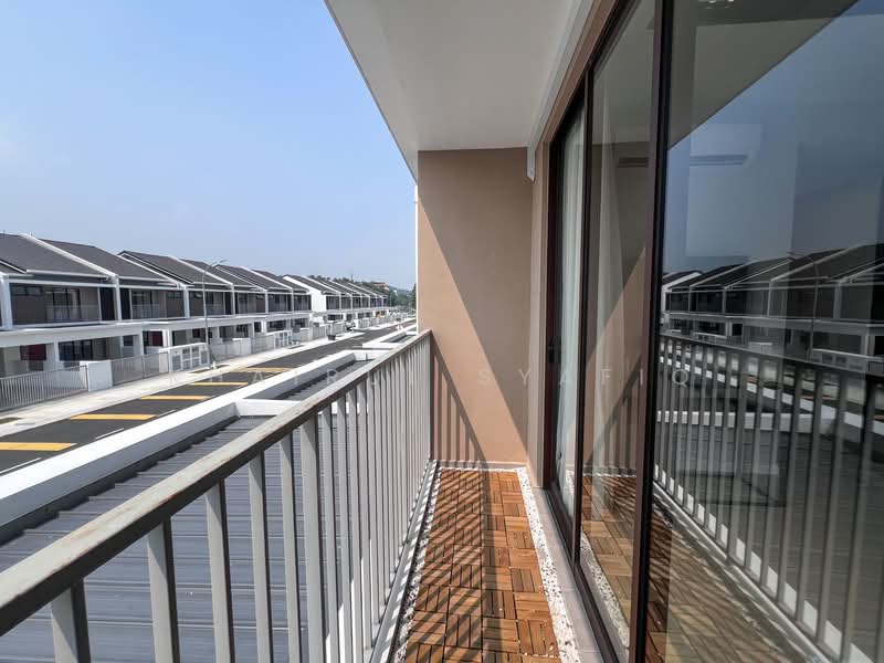 2-storey Terraced House for Sale in Shah Alam (Selangor) - Khairul Syafiq - Balcony - PropertyGuru.com.my